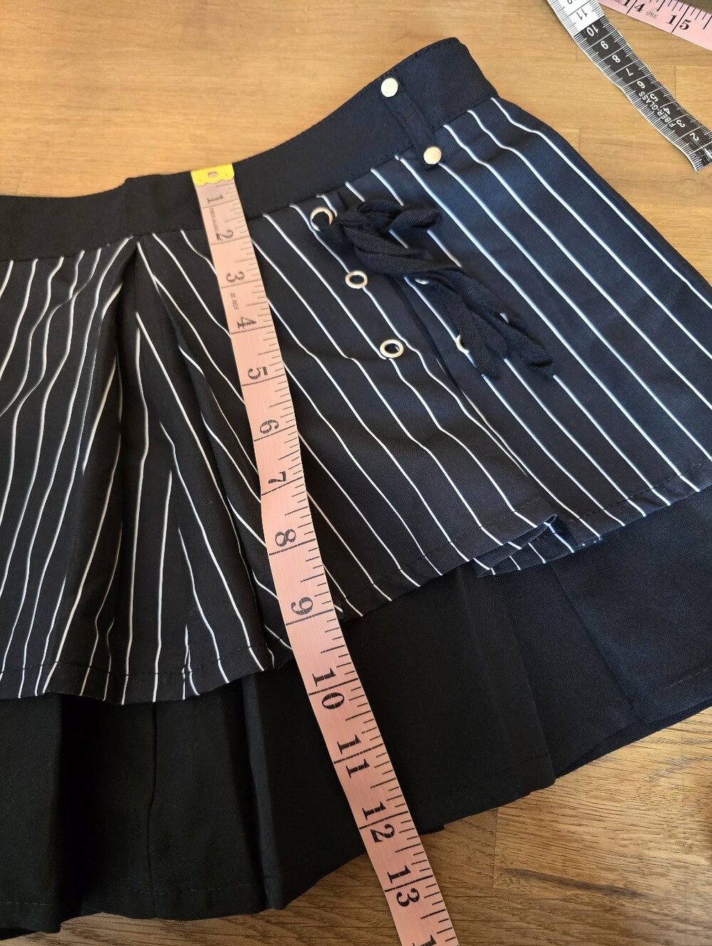 Black Pinstripe Layered Skort Lace-Up Grommet Detail Size L - Picture 10 of 11
